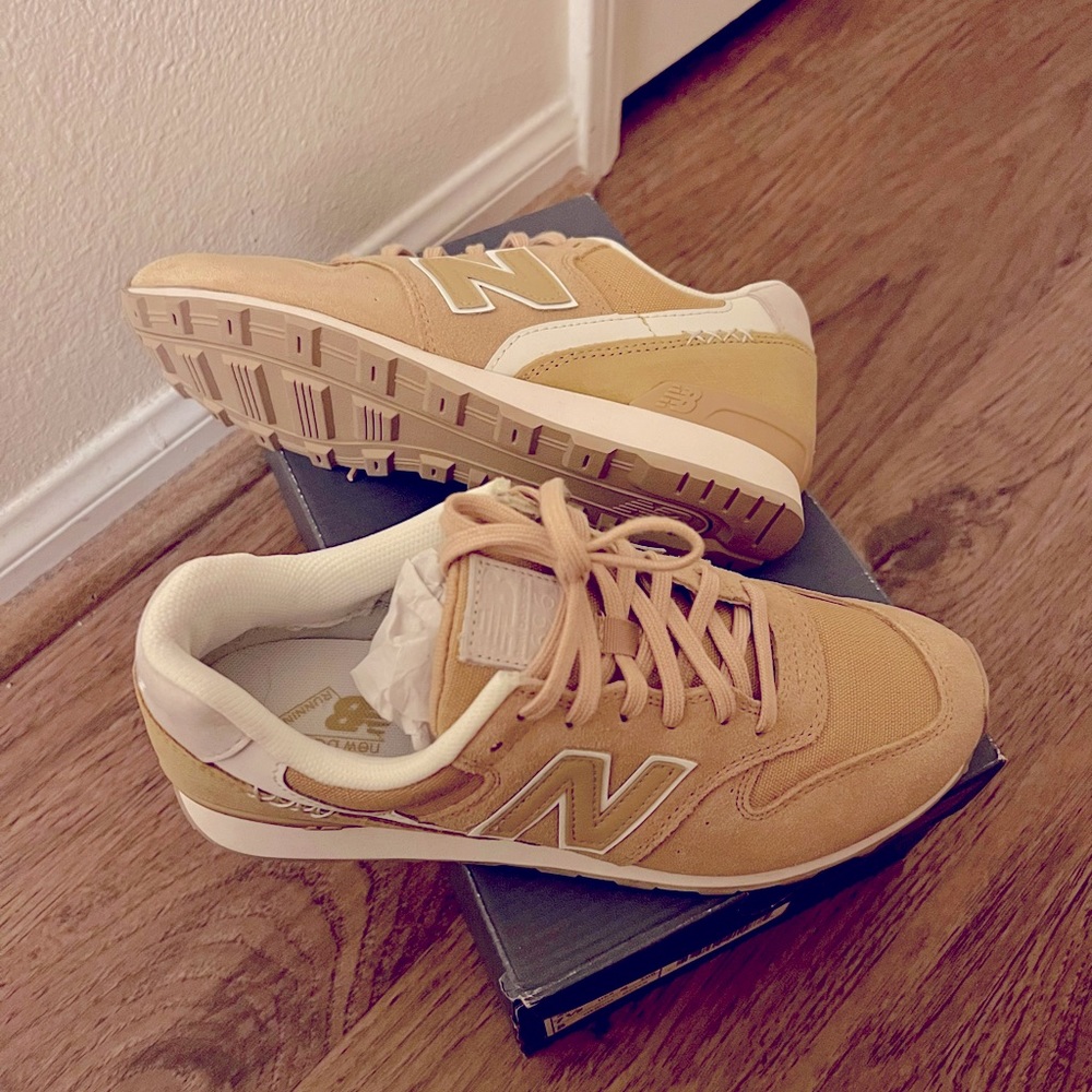 Brand New Women’s New Balance 696 - Vintage Yellow Color 💛